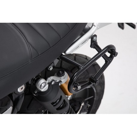 ZESTAW KUFRA BOCZNEGO URBAN ABS I STELAŻA SW-MOTECH TRIUMPH SCRAMBLER 1200 XC/XE (18-) BLACK 16,5L